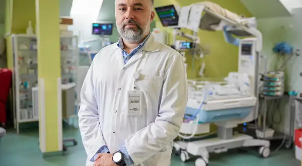 Neonatolog: Kim jest ten lekarz i kiedy ratuje życie noworodka?