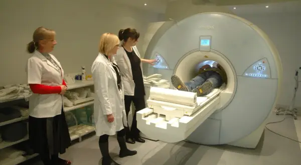 Rezonans magnetyczny NFZ: najszybszy termin? Sprawdź, jak go znaleźć!