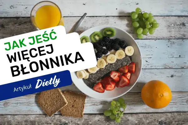 Jak jeść więcej błonnika? Pyszna owsianka z owocami i chlebem pełnoziarnistym to świetny sposób na zdrowy start dnia.